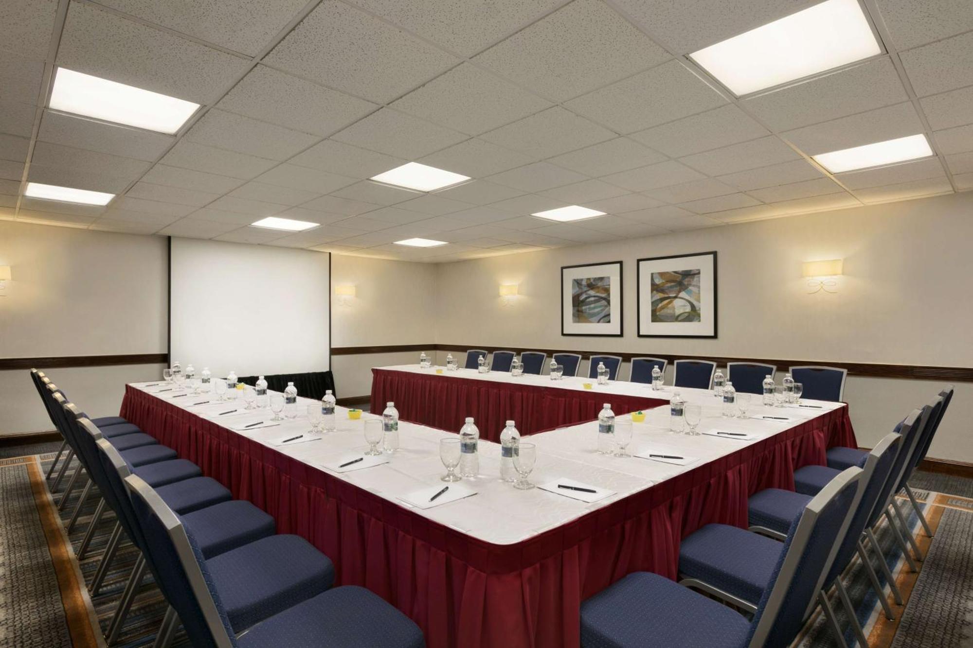 Hilton Long Island/Huntington Melville Exterior foto
